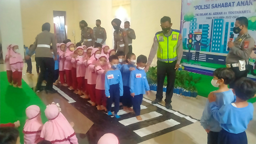 Datangkan Polisi, Murid TK A Al Azhar 31 Yogyakarta Belajar Mengenal ...